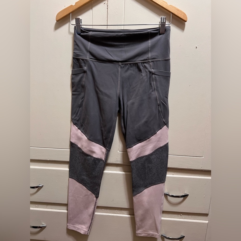 Athleta Salutation Modblock tights-size small
